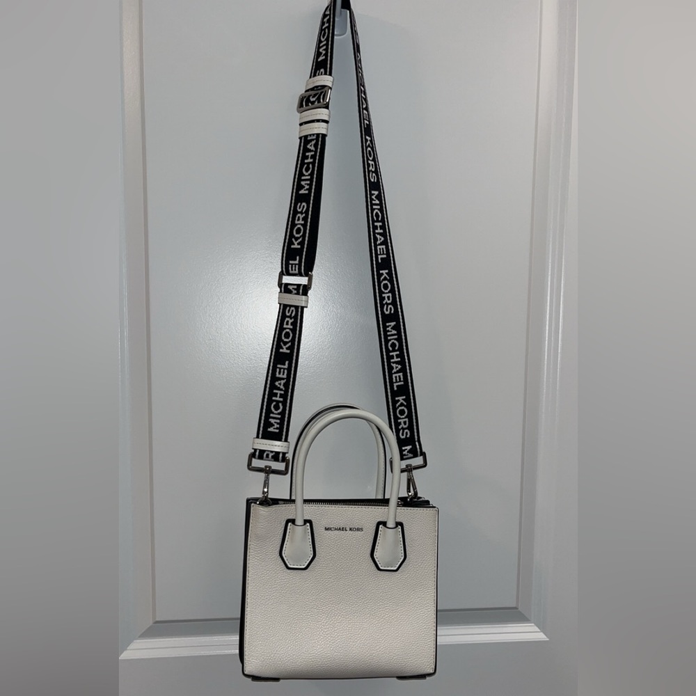Michael Kors Mercer Pebbled Leather Messenger Bag - crossbody